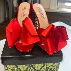 Cape Robbin bow sandal size 6.5 color red gold fun heel